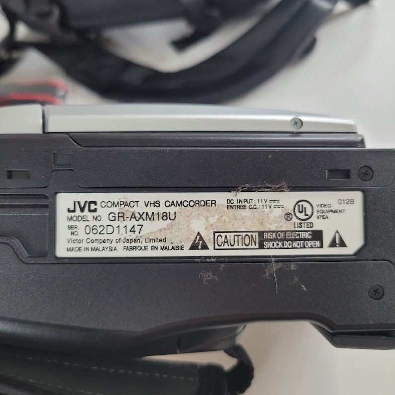 JVC Compact VHS Camcorder GR AXM18U Silver With Bag Cords Tapes Vintage