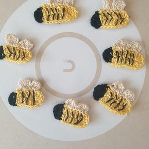 Conjunto de apliques de abeja de ganchillo