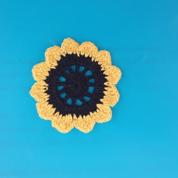 set of 2 sunflower appliques, crochet flower applique, yellow flower applique, big flower, flower decorations, applique fleur au crochet