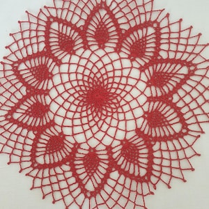 Centrino in cotone viola lavorato all'uncinetto, centrotavola in pizzo di medie dimensioni (diametro 25 cm)