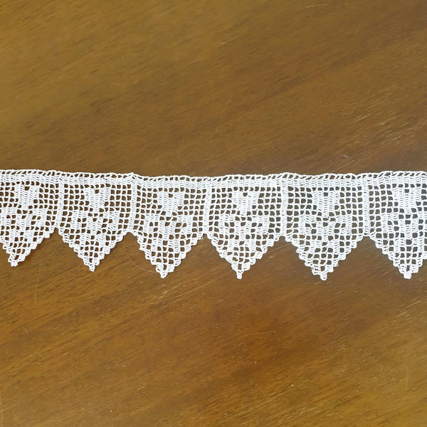 Bordure en dentelle au crochet blanche, bordure d'étagère, bordure au crochet faite main, bordure en coton au crochet à la main, bordure de fleurs pour la décoration