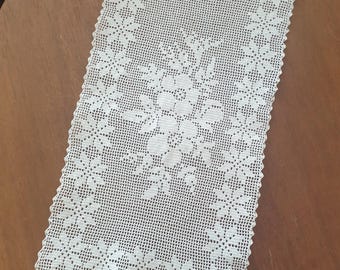 white hand crochet runner with flower decor