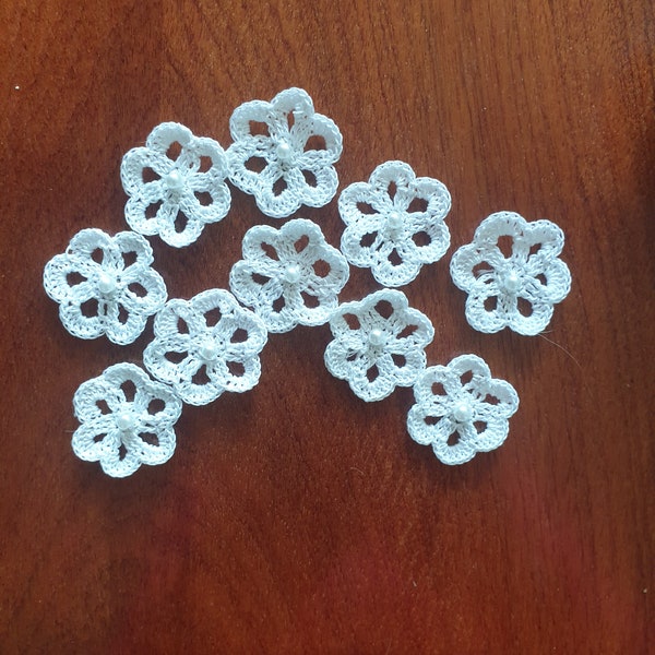 10 white flower appliques, crochet flower applique, crochet flower decorations, applique fleur au crochet- set of 12 white flowers