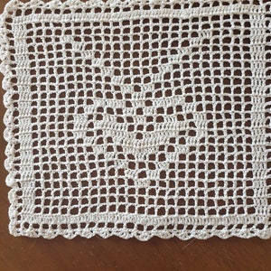 Small crochet doily, lace crochet doily, crochet Valentine's day doilies, coaster, crochet napkin, home decor zdjęcie 2