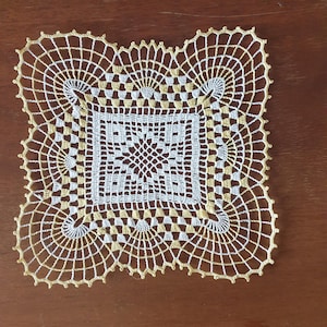 White - yellow midi size crochet doily, lace crochet doily, crochet doilies, coaster,  party décor, crochet napkin, lace doilies