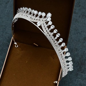 DIANA TIARA HEADPIECE main image 0