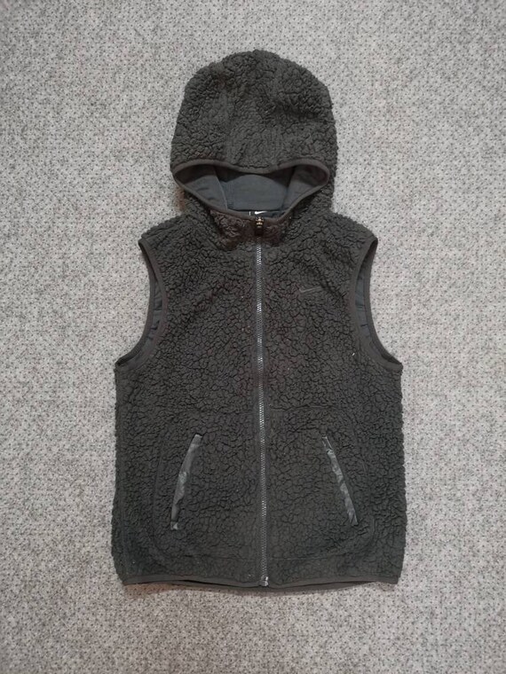 nike sleeveless jacket