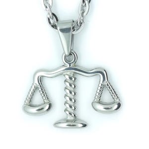 Colar com pingente de balança da justiça Justitia Lady Justice joias colar presente para advogados homens mulheres