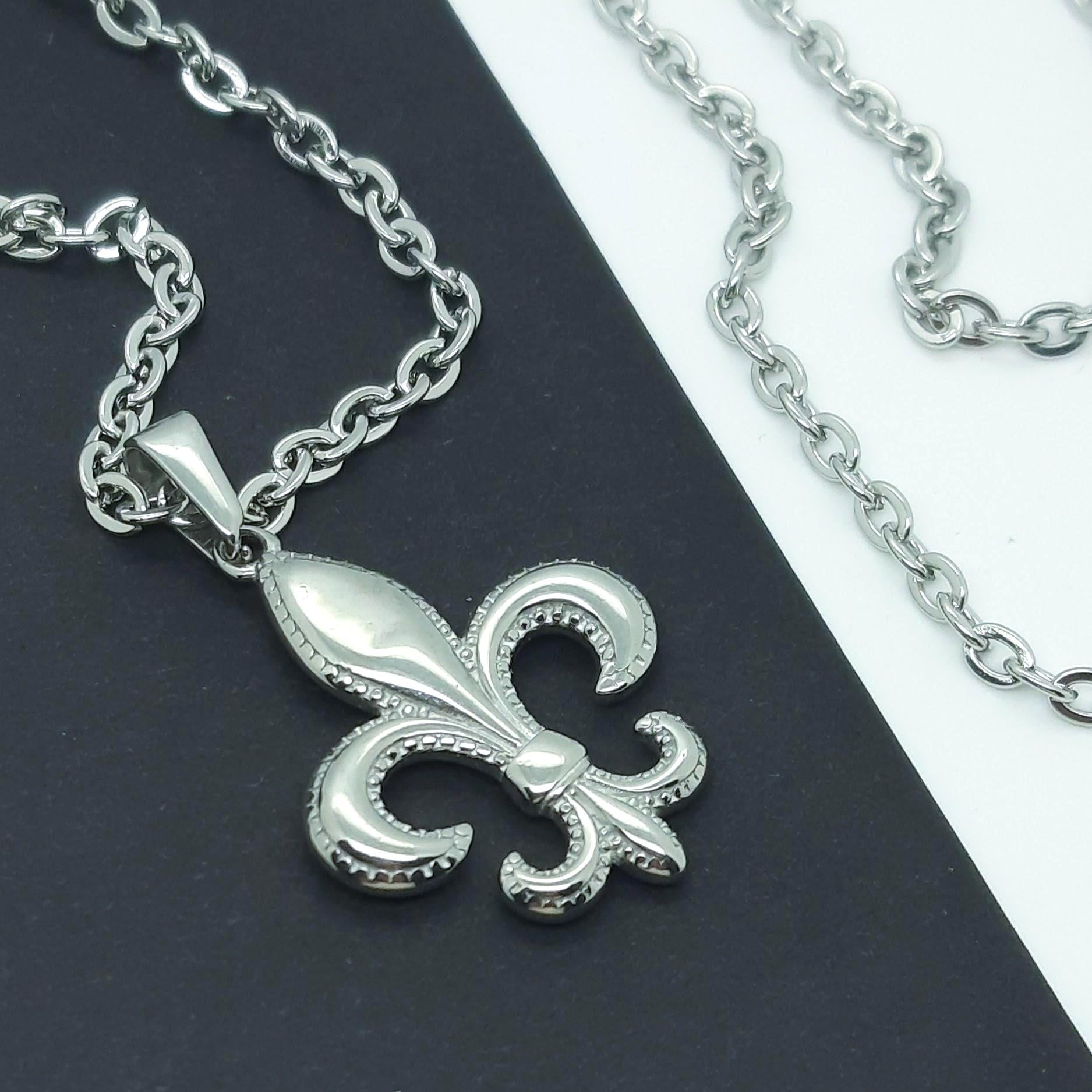 フルール・ド・リス ペンダントネックレス 紋章 ユリの花 - Etsy 日本