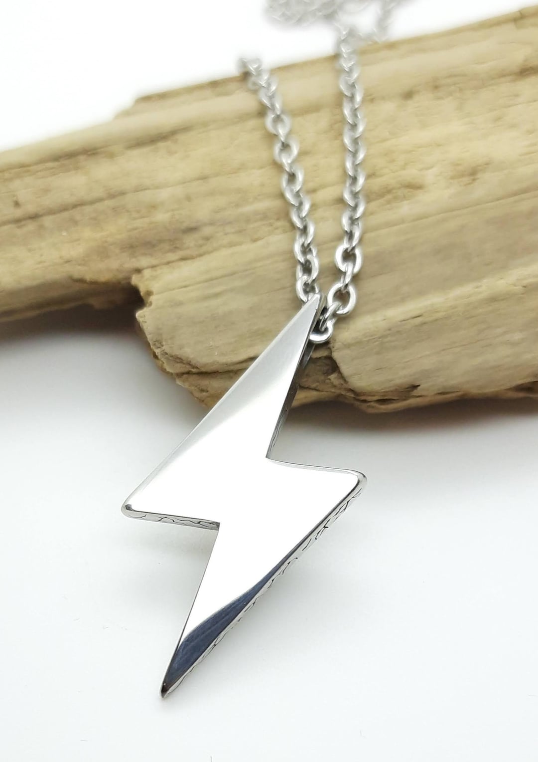Collier Pendentif Carte Aigle Serbe – Acier Inoxydable, Design Ethnique, Cadeau Unisexe (Argenté Ou Doré)