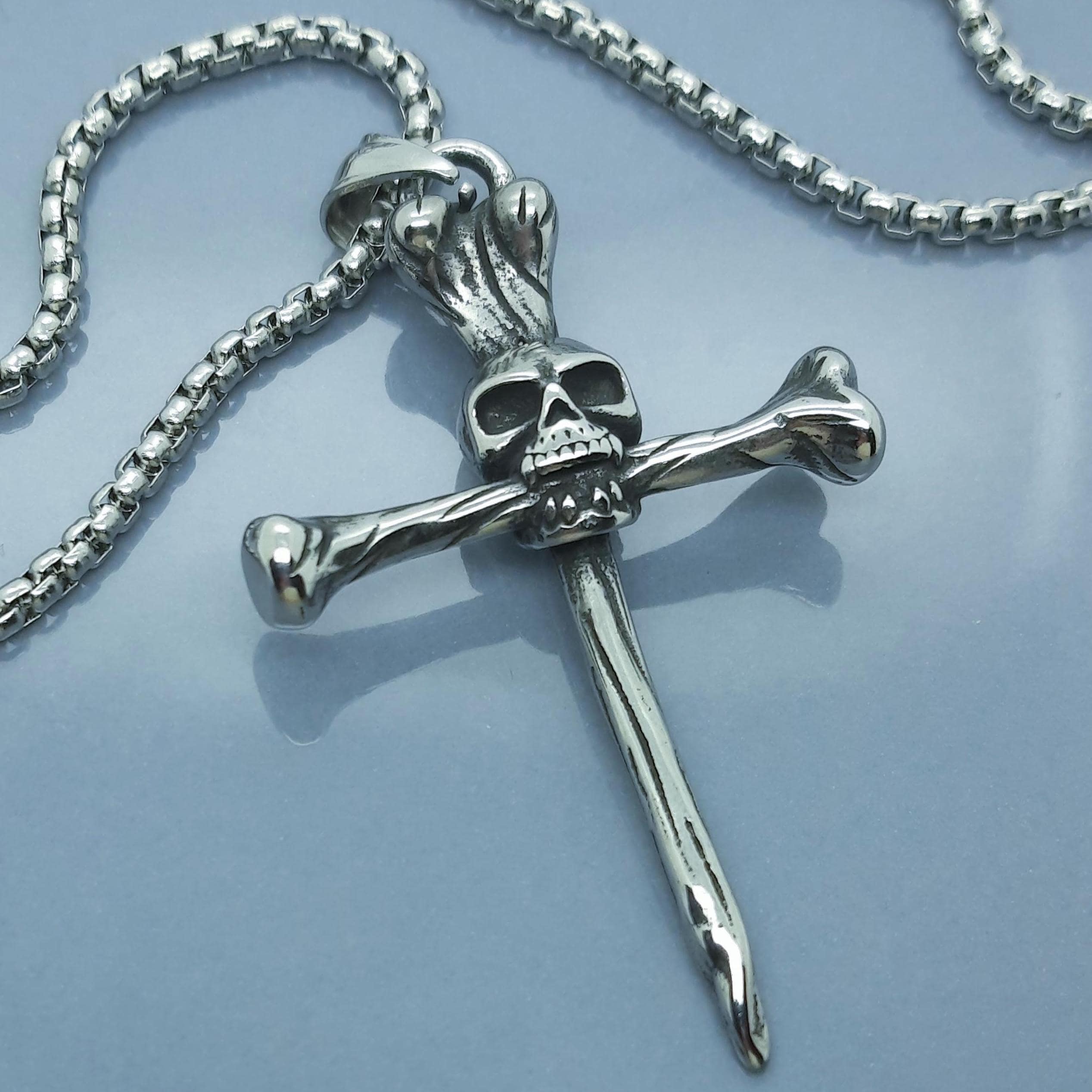 Collana da vampiro con croce a punta nera collana con gioielli gotici collana con ciondolo croce pugnale regalo gotico
