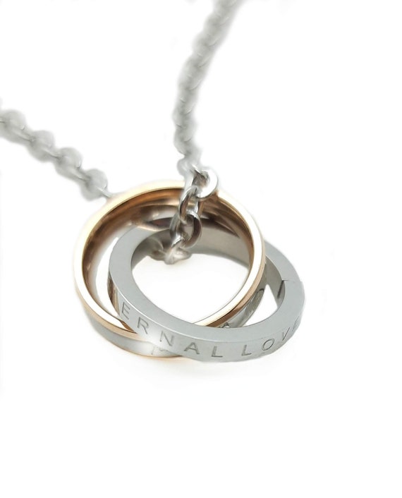 Collier bague femme sale