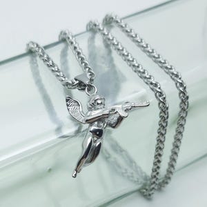 Collana con ciondolo a forma di pistola di Cupido, angelo cherubino, per uomo e donna immagine 4