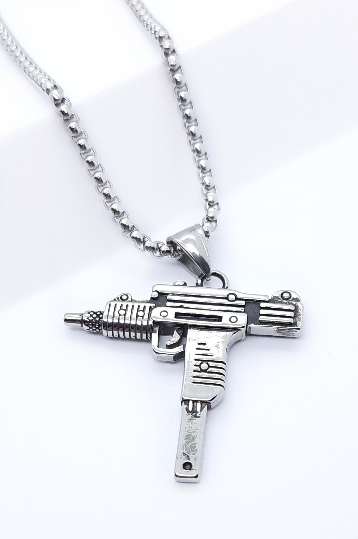 Collier et pendentif Pistolet couleur argent en acier inoxydable 316L pour  homme