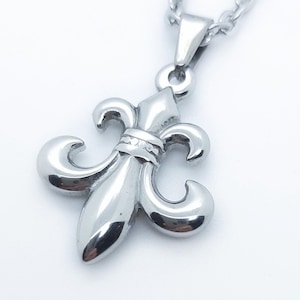 Collar con colgante de flor de lis, heráldica, collar de moda para hombres y mujeres.