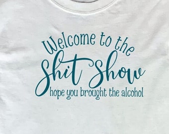Arte divertido de desastres caseros: Felpudo SVG con cita sobre alcohol (descarga digital)