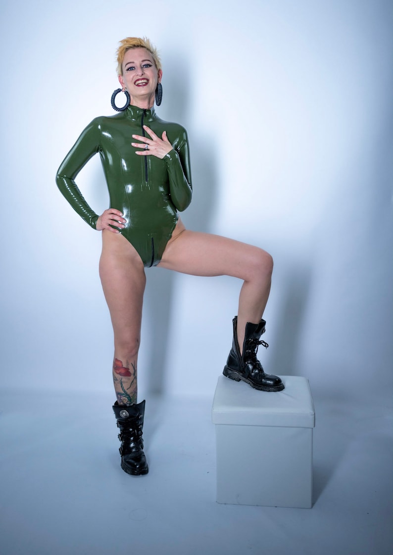 Latex body with long sleeves and stand-up collar image 3