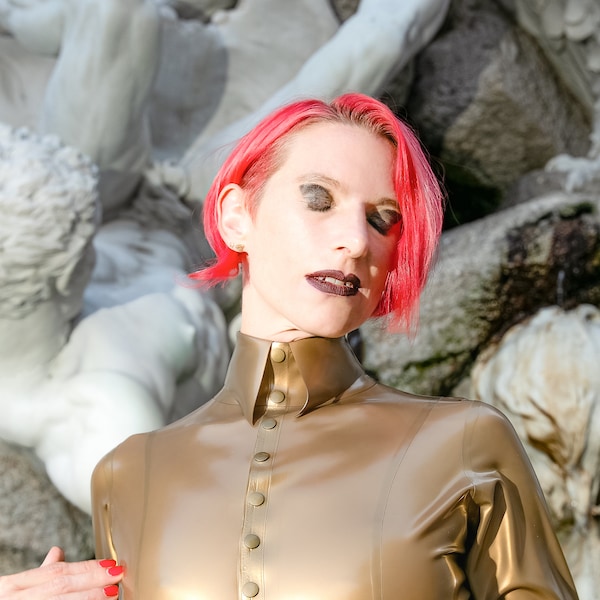 Latex Damenbluse hochgeschlossen