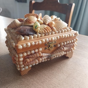 Seashell Trinket Box, Vintage Wooden Jewelry Case, Hinged Lid, Brass Catch