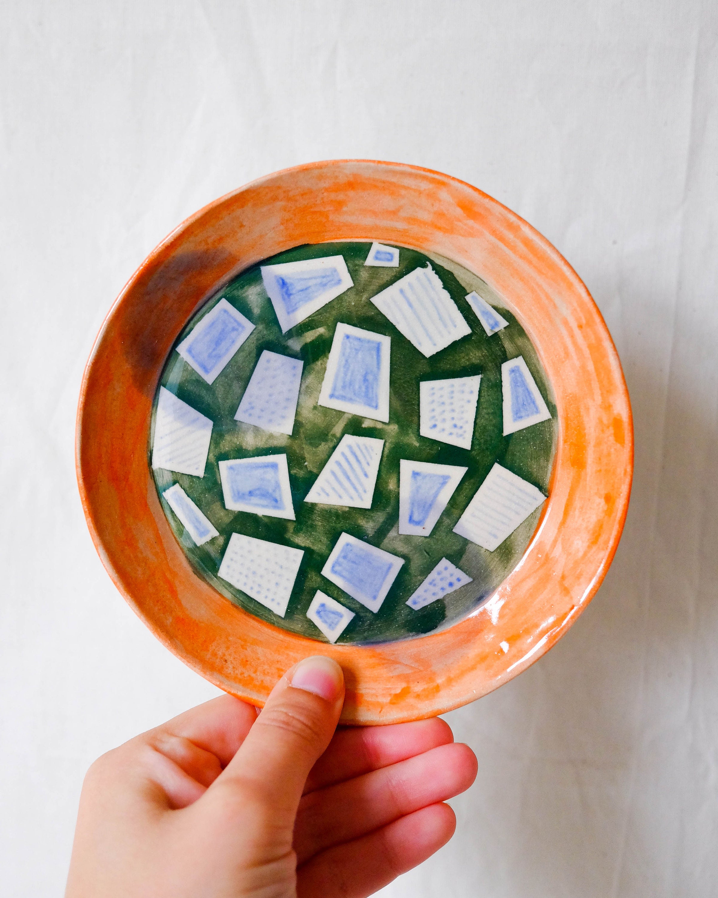 Petite Assiette Faite à La Main, Peinte avec Un Motif de Type Terrazzo/Plaque Latérale - Gâteau Vais