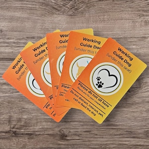 Chien-guide qui travaille sous ce siège/sous cette table, carte d'information en métal double face de la taille d'un portefeuille, veuillez ne pas vous asseoir, ne pas le distraire