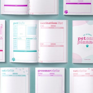 Peut inclure: Un planificateur de soins pour animaux de compagnie rose et bleu avec une empreinte de patte et le texte "The Ultimate Petcare Planner". Le planificateur comprend des pages pour les informations sur les animaux de compagnie, les visites chez le v&eacute;t&eacute;rinaire, les dossiers de vaccination et les visites chez le toiletteur.