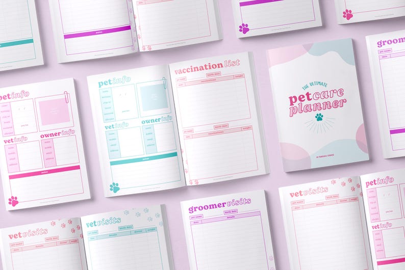 Peut inclure: Un planificateur de soins pour animaux de compagnie rose et bleu avec une couverture qui dit "The Ultimate Pet Care Planner". Le planificateur comprend des sections pour les informations sur les animaux de compagnie, les visites chez le v&eacute;t&eacute;rinaire, la liste des vaccinations et les visites chez le toiletteur.