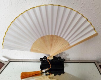 Fan with 'jewel' tassel FF