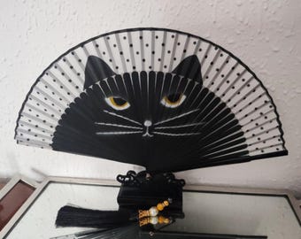 Beautiful and original fan, 'cat' head' and 'jewel' pompom EZ