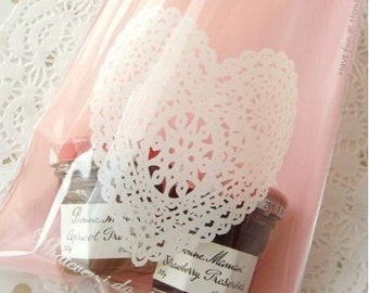 10 Cellophane bags pink background with lace heart motif 13 x 19 cm