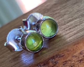 Peridot Silver Necklace Earrings Set-Sterling Silver Peridot Crystal Pendant- Dainty Peridot Quartz Necklace-Tiny Peridot Studs Earrings