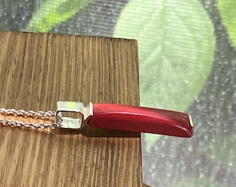 Collana con ciondolo a barra di corallo rosso per uomo e donna - Delicata collana con pietre preziose rosse - Collana in argento sterling con cristallo di corallo - Pietra portafortuna rossa minima