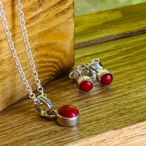 Röd korall hänge halsband och örhängen set 925 sterlingsilver liten ädelsten födelsesten Aires zodiakkristall smycken presenter till henne bild 3