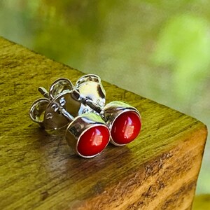 Röd korall hänge halsband och örhängen set 925 sterlingsilver liten ädelsten födelsesten Aires zodiakkristall smycken presenter till henne bild 4