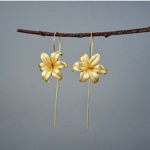 Gold flower earrings. 18k gold flower earrings. Gold plated silver earrings golden flower. 18k gold plated earrings. Dangle flower earrings
