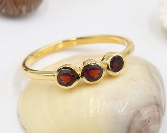 Garnet Ring, Silver Ring, Minimalist Ring, January Birthstone rings, Handmade Ring, Ring For Women, Gifts for Her