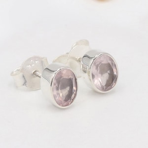 Puces d&#39;oreilles en quartz rose, Puces d&#39;oreilles en argent sterling, Puces d&#39;oreilles, Puces d&#39;oreilles avec pierres précieuses, Puces pour femme, Cadeau pour elle, Boucles d&#39;oreilles minimalistes