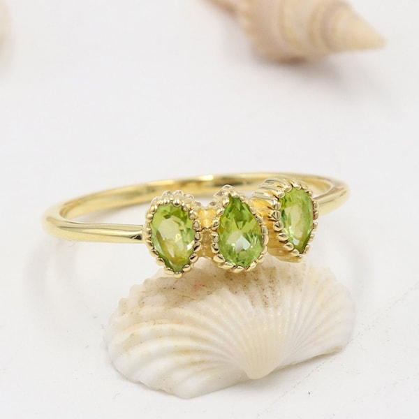 Peridot Ring, Silver Ring, Minimalist Ring, Peridot Ring Gold, August Birthstone Ring, Promise Ring, Silver Handmade Ring, Ring for Her