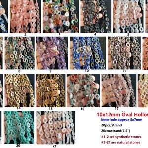 Puede incluir: Una colecci&oacute;n de 21 hileras de cuentas ovaladas huecas, cada hilera contiene 20 cuentas. Las cuentas miden aproximadamente 10 mm x 12 mm y tienen un agujero interior de 5 mm x 7 mm. Las cuentas est&aacute;n hechas de varias piedras naturales y sint&eacute;ticas, incluyendo cristal transparente, cuarzo rosa, amatista, lapisl&aacute;zuli, ojo de tigre, turquesa y m&aacute;s.