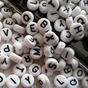 200pcs of  7mm MIXED A-Z White Acrylic Letter Beads,Alphabet letter beads,white beads with black letters