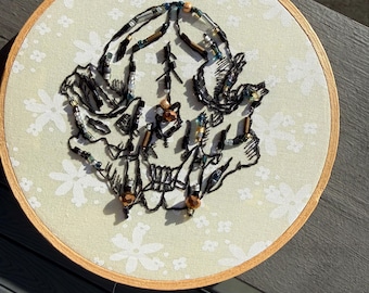 犬の頭蓋骨の刺繍