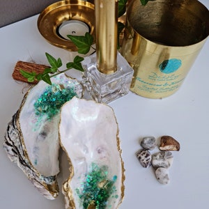 Gold Leaf Oyster Shell Trinket Dish: Green Stone Jewelry Storage