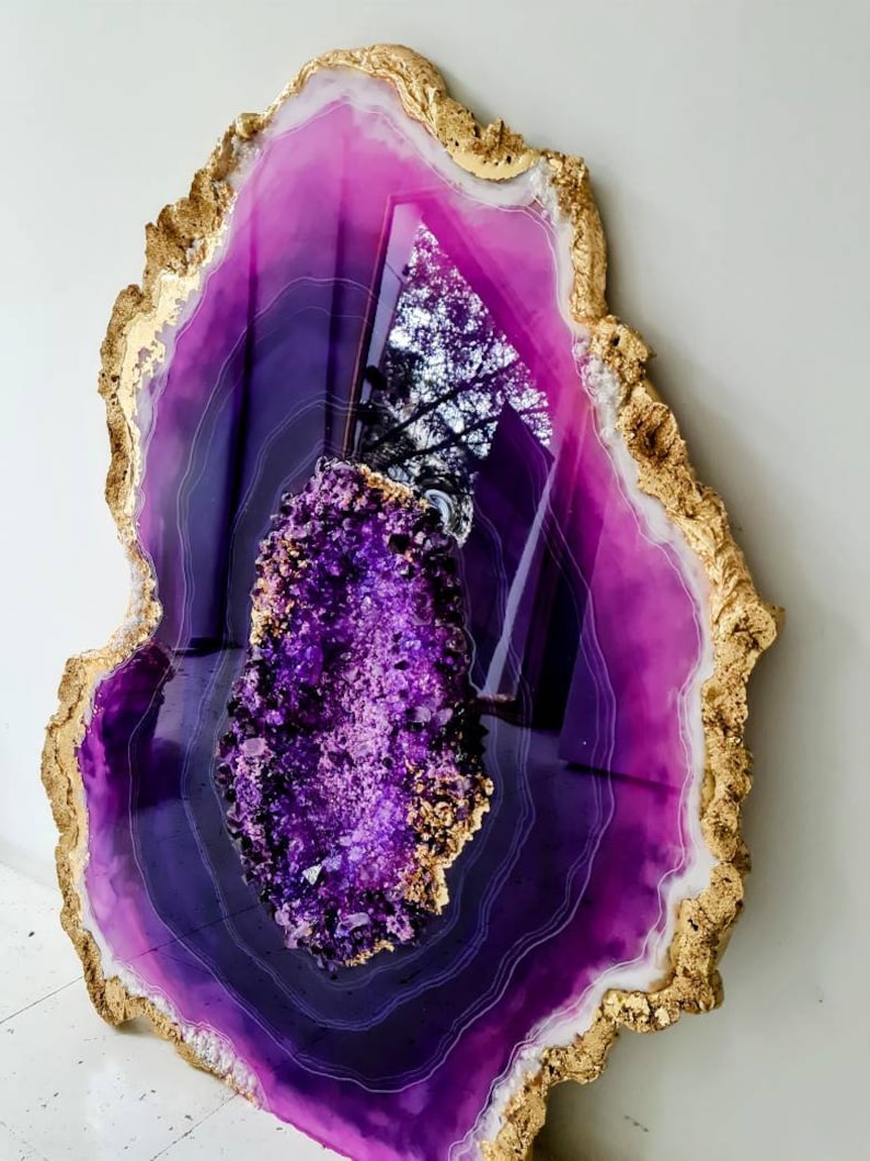 Großes Amethyst-Harz-Geode-Gemälde Original-Epoxid-Kunstwerk für ein stilvolles Zuhause, Resin-Geode-Wandkunst, Geschenk zur Wohnungserwärmung Bild 1