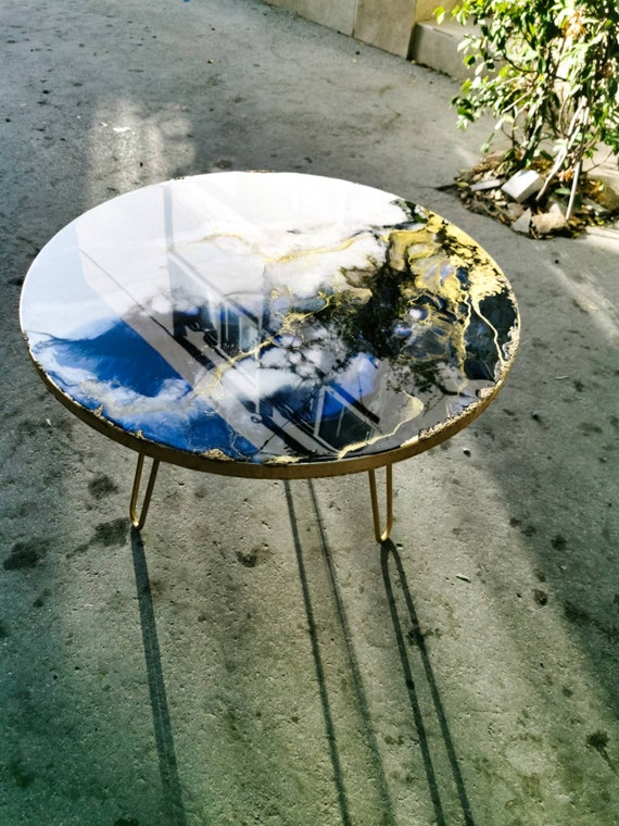 Tavolino epossidico in marmo, tavolo rotondo in resina bianca e