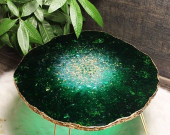 Green emerald epoxy table, resin live edge geode coffee table , round irregular side table, decorative bedside table , unique crystal table