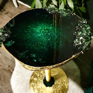 Round deep green coffee table, geode table, resin epoxy coffee table, crystal agate emerald  table, imperfect round side table, resin table