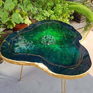 Green emerald epoxy table, Live edge modern coffee table, agate crystal table, modern unique side table, geode resin table, bedside table