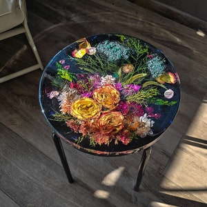 Artisanal Preserved Flower Resin Table, Opulent All-Round Coffee Table, Perfect for Chic Interiors, Artistic Home Gift