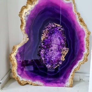 Großes Amethyst-Harz-Geode-Gemälde Original-Epoxid-Kunstwerk für ein stilvolles Zuhause, Resin-Geode-Wandkunst, Geschenk zur Wohnungserwärmung Bild 4