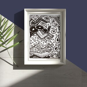 Puede incluir: Un dibujo abstracto en blanco y negro en un marco blanco. El dibujo presenta formas geométricas, espirales y puntos.
